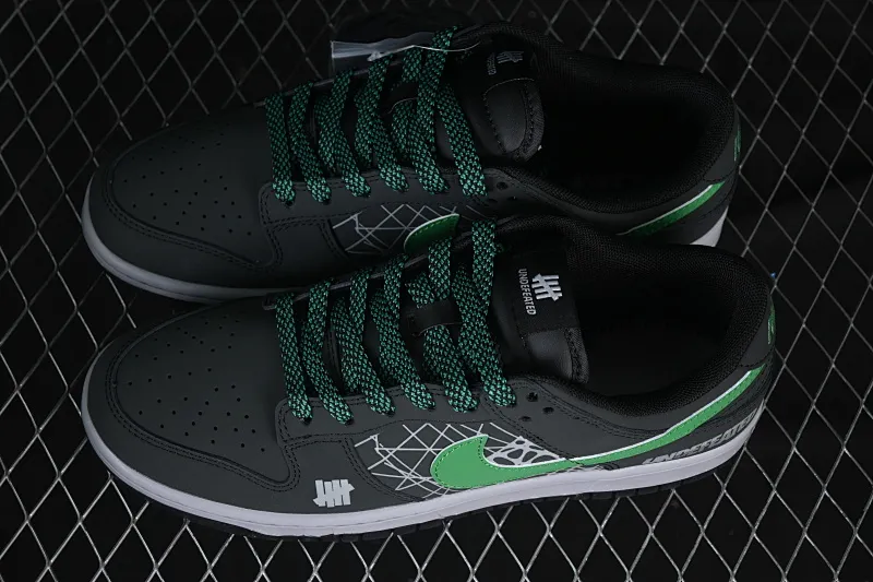 All categories Nk SB Dunk Series Nk SB Dunk Low High-end customized low-top sneakers Nike SB Dunk Low UN joint creative black and green hook High-end customized low-top casual sneakers QW5836-019